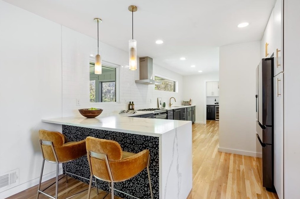 4000 Cooper Lk Rd, Smyrna GA  30082-3326 exterior