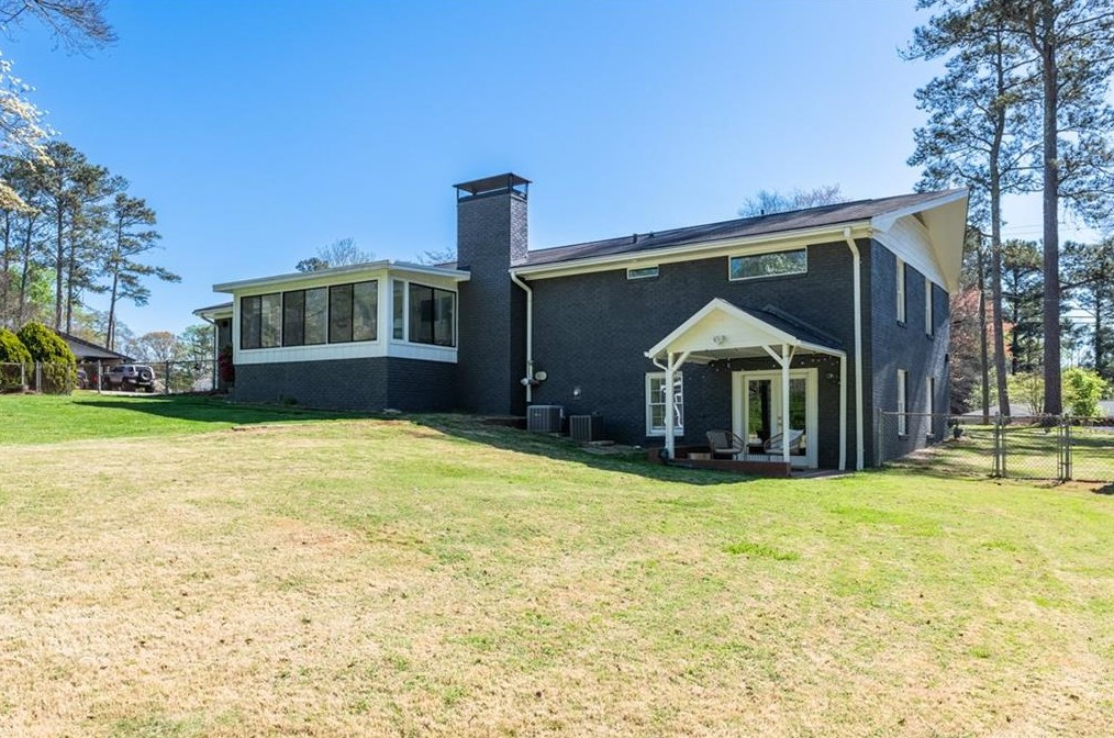 4000 Cooper Lk Rd, Smyrna GA  30082-3326 exterior