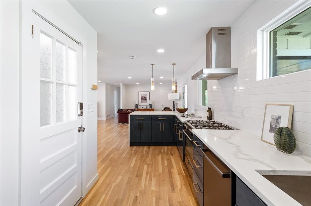 4000 Cooper Lk Rd, Smyrna GA  30082-3326 exterior