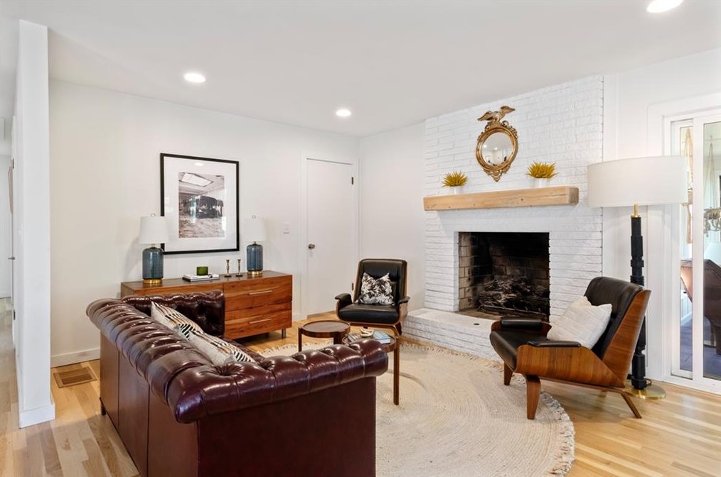 4000 Cooper Lk Rd, Smyrna GA  30082-3326 exterior