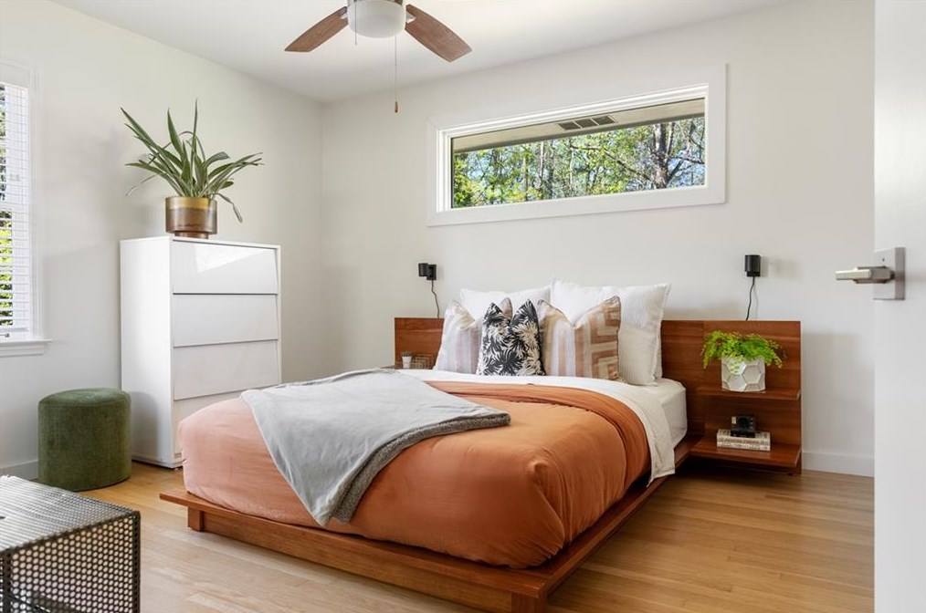 4000 Cooper Lk Rd, Smyrna GA  30082-3326 exterior