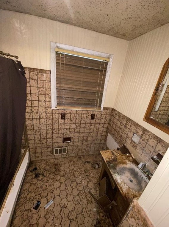 2011 Starmount Way, Decatur GA  30032-0039 exterior