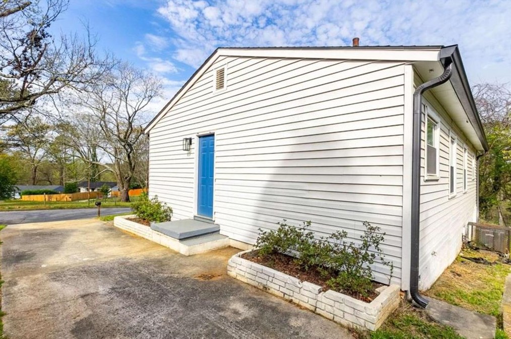 60 Finch Dr, Atlanta GA  30315-6502 exterior