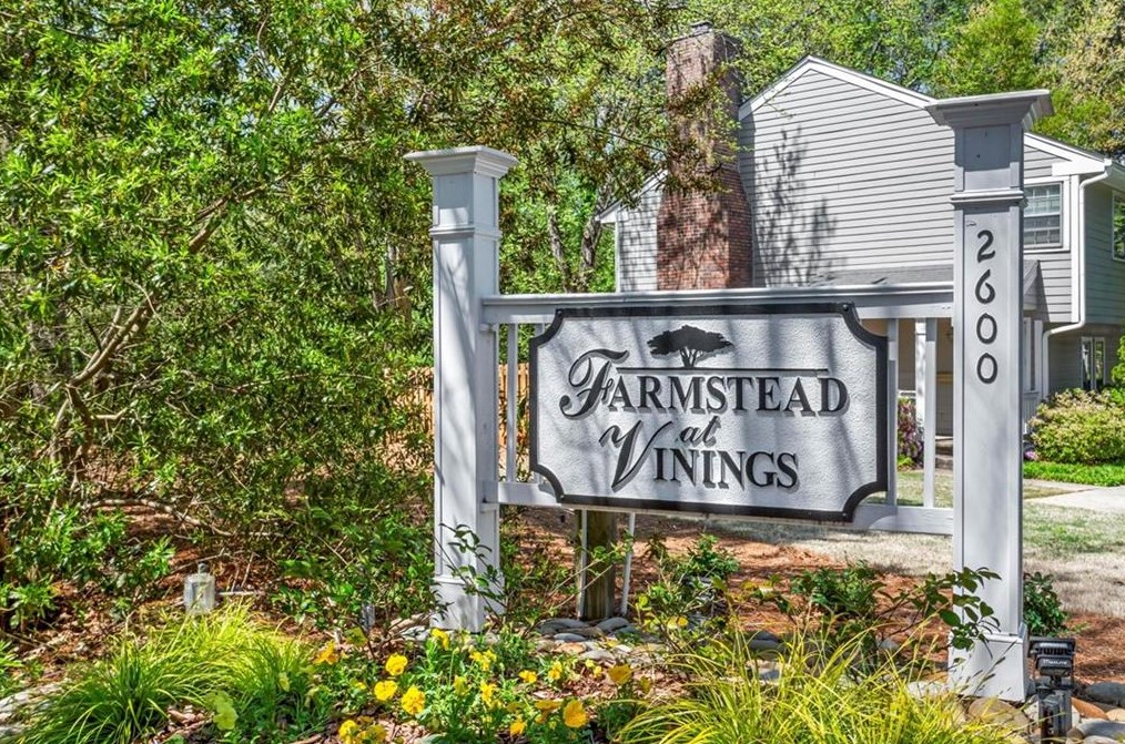 2747 Farmstead Rd, Smyrna GA  30080-2619 exterior