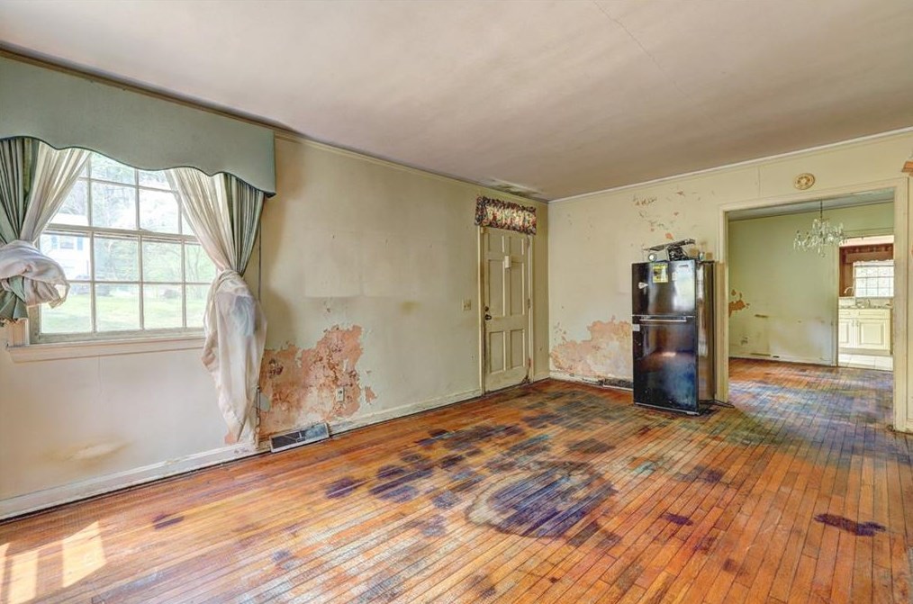 1186 Thomas Rd, Decatur GA  30030-4615 exterior