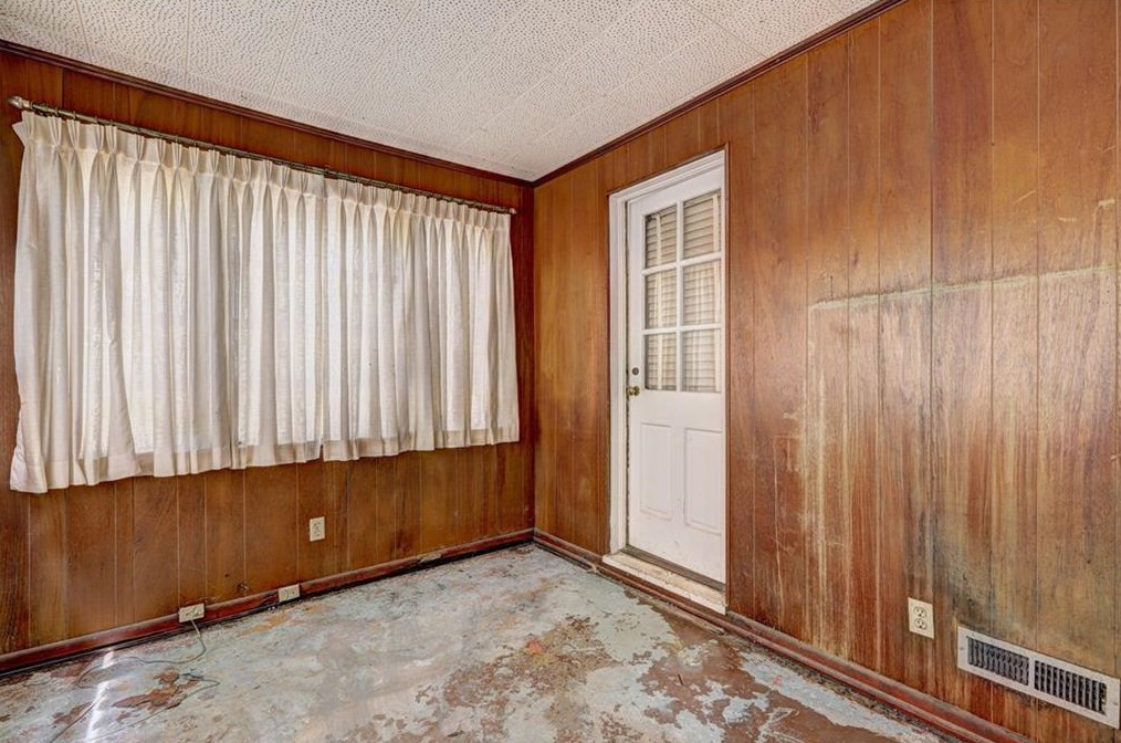 1186 Thomas Rd, Decatur GA  30030-4615 exterior