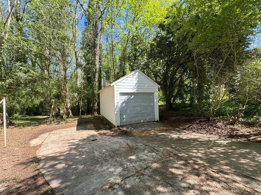 1186 Thomas Rd, Decatur GA  30030-4615 exterior