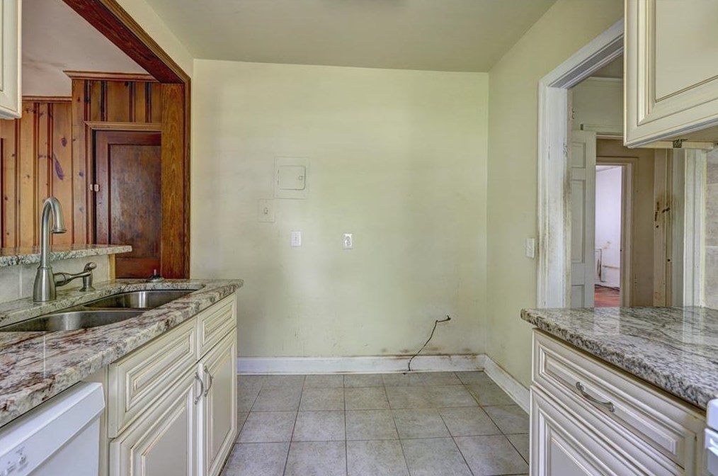 1186 Thomas Rd, Decatur GA  30030-4615 exterior