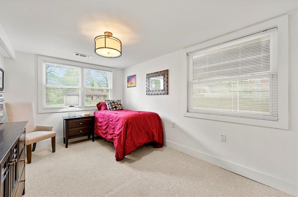 2868 Horse Shoe Dr, Atlanta GA  30316-4240 exterior
