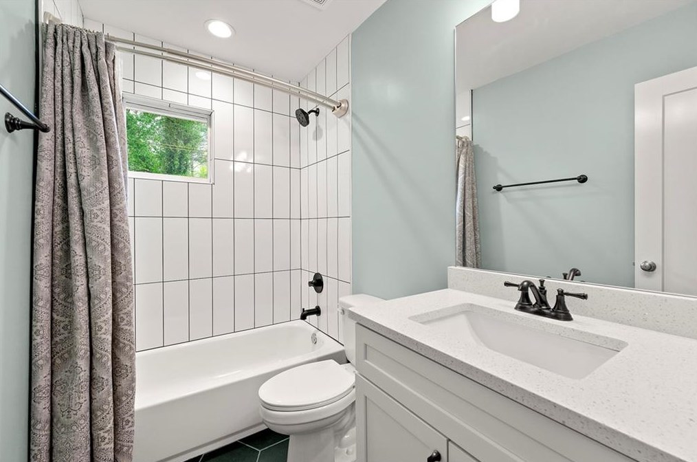 2868 Horse Shoe Dr, Atlanta GA  30316-4240 exterior