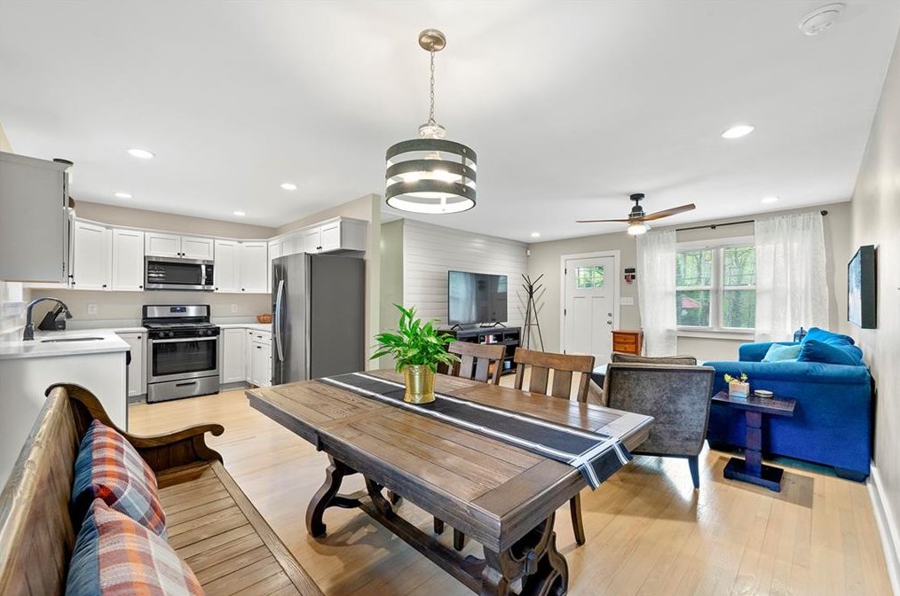 2868 Horse Shoe Dr, Atlanta GA  30316-4240 exterior