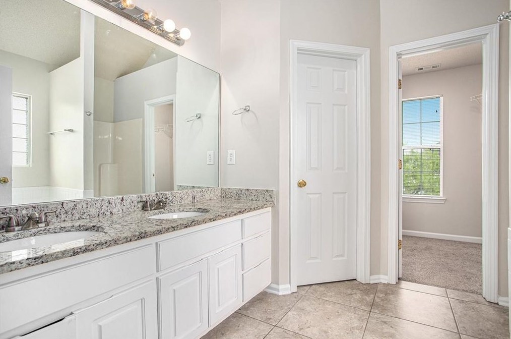 5696 Colonnade Dr, Rex GA 30273-5019 exterior