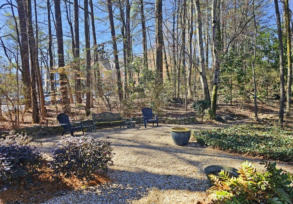 707 Dunwoody Chace, Atlanta GA  30328-6009 exterior