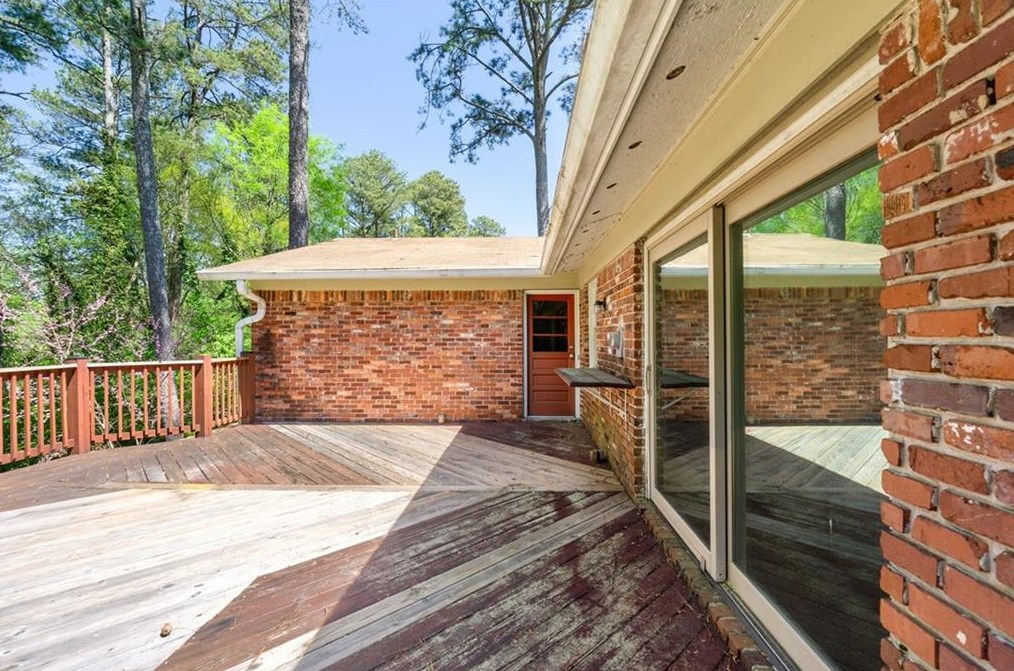 2284 Meadowvale Dr, Atlanta GA  30345-3545 exterior