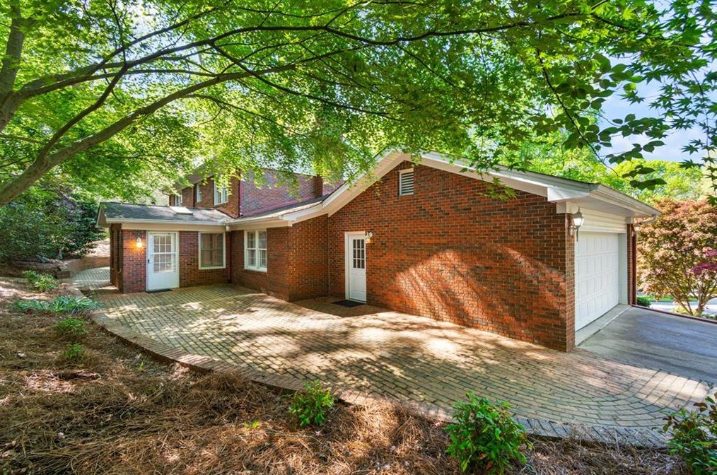 3846 Cherokee Frd, Gainesville GA 30506-3077 exterior