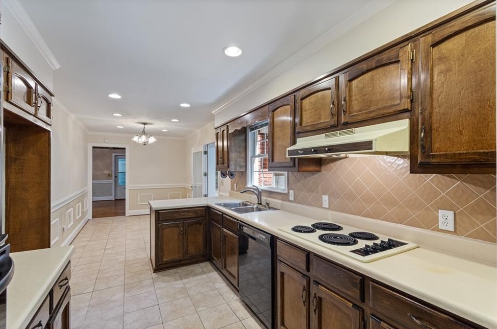 3846 Cherokee Frd, Gainesville GA 30506-3077 exterior