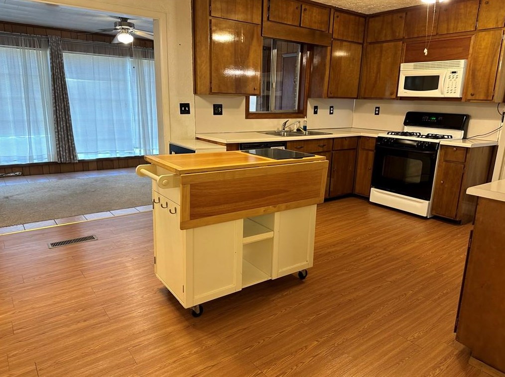 2544 Lake Capri Dr, Conyers GA  30012-2925 exterior