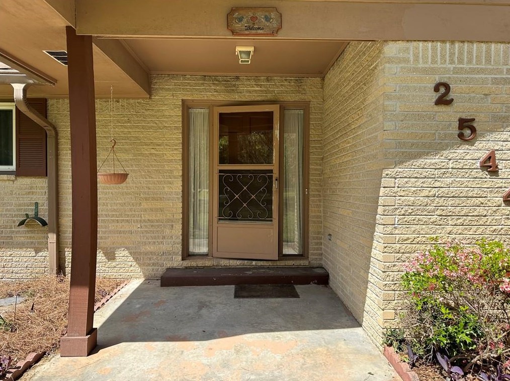 2544 Lake Capri Dr, Conyers GA  30012-2925 exterior
