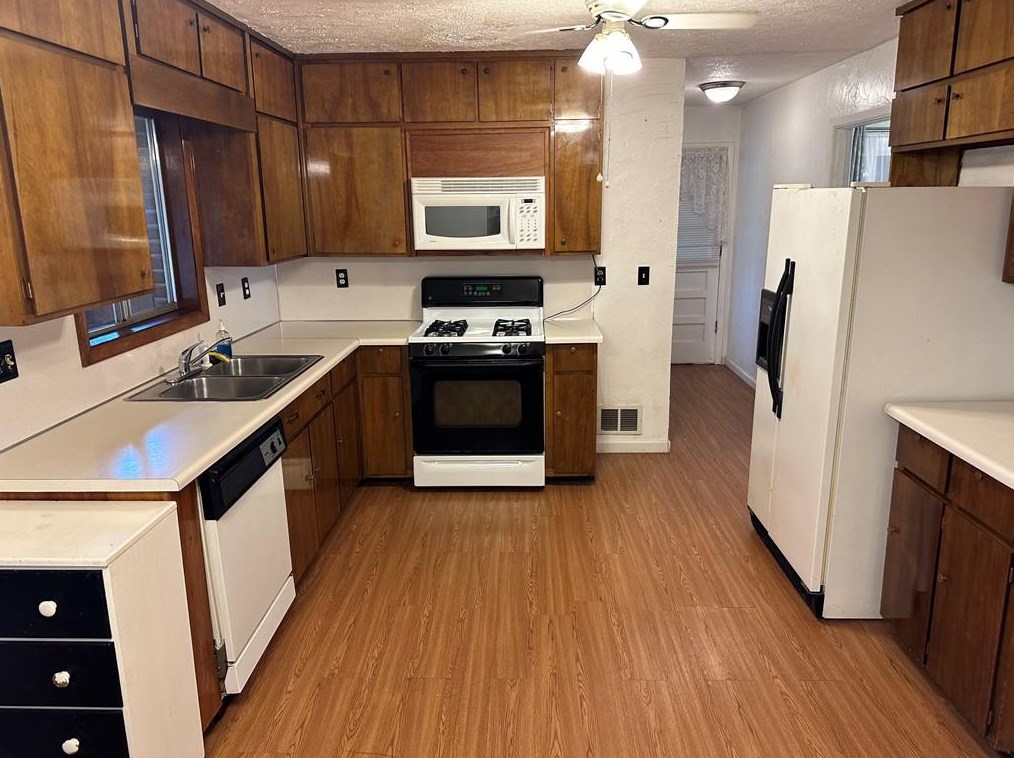 2544 Lake Capri Dr, Conyers GA  30012-2925 exterior