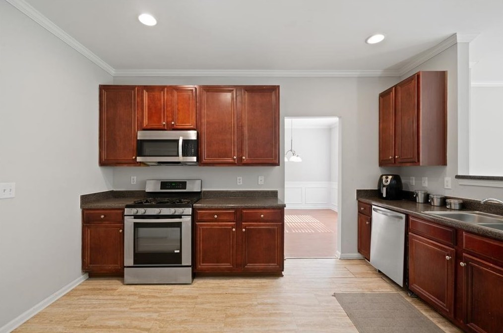 2912 Chilhowee Dr, Atlanta GA  30331-9445 exterior
