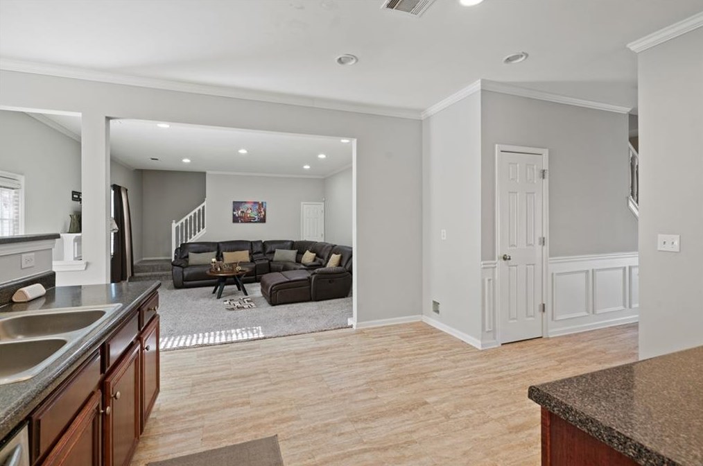 2912 Chilhowee Dr, Atlanta GA  30331-9445 exterior