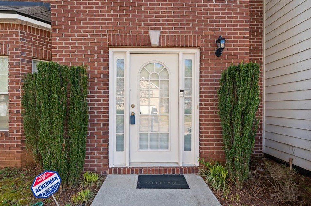 2912 Chilhowee Dr, Atlanta GA  30331-9445 exterior