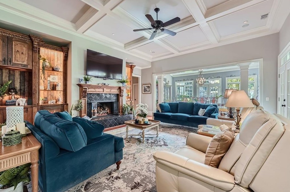 1109 Bellewood Sq, Atlanta GA exterior