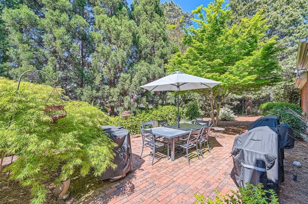 1109 Bellewood Sq, Atlanta GA exterior