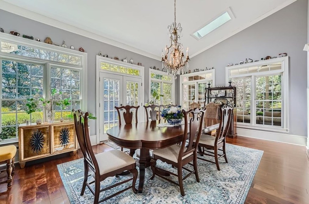 1109 Bellewood Sq, Atlanta GA exterior