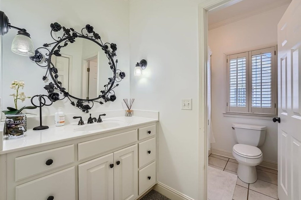 1109 Bellewood Sq, Atlanta GA exterior