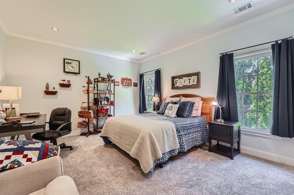 1109 Bellewood Sq, Atlanta GA exterior