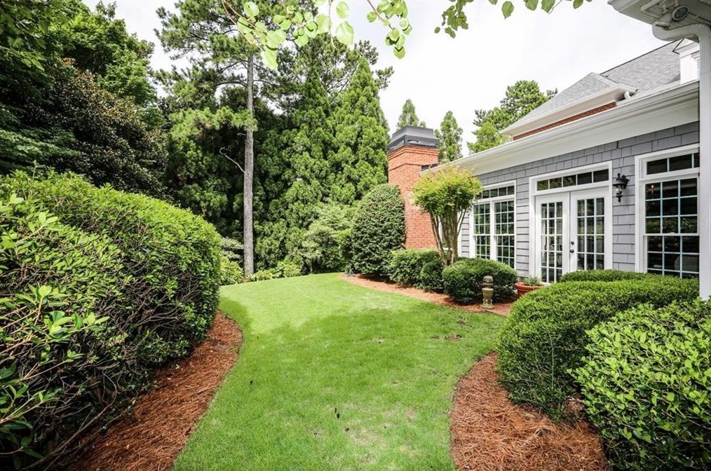 1109 Bellewood Sq, Atlanta GA exterior