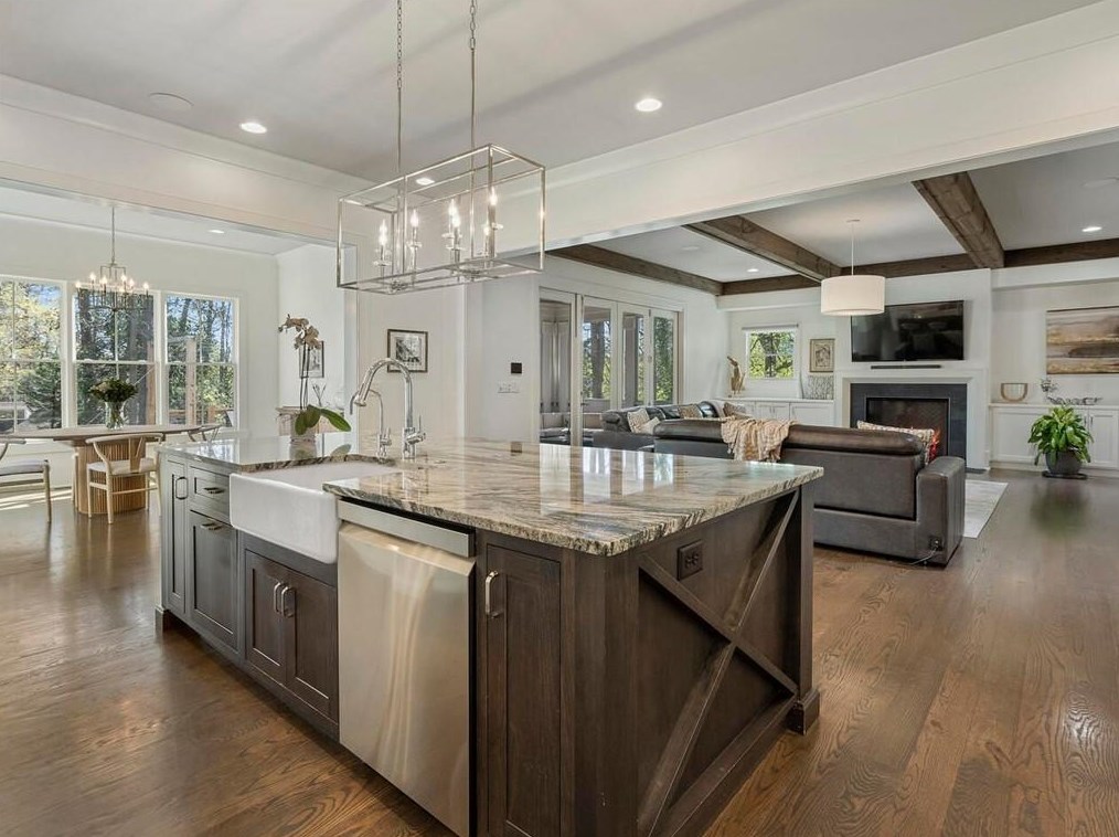 3931 Sheldon Dr, Atlanta GA  30342-4211 exterior