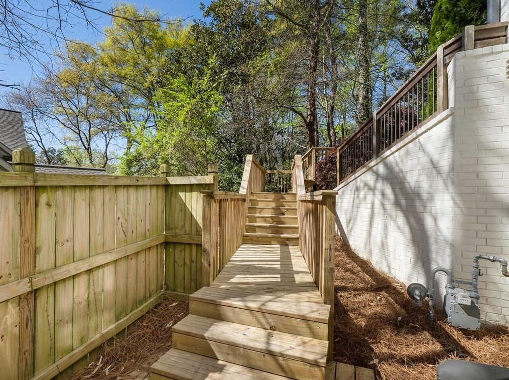 3931 Sheldon Dr, Atlanta GA  30342-4211 exterior