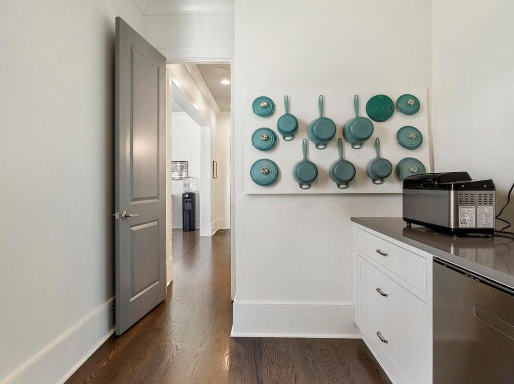 3931 Sheldon Dr, Atlanta GA  30342-4211 exterior