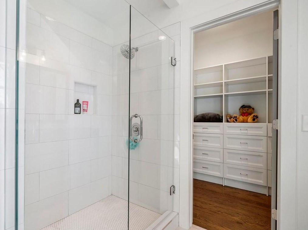 3931 Sheldon Dr, Atlanta GA  30342-4211 exterior