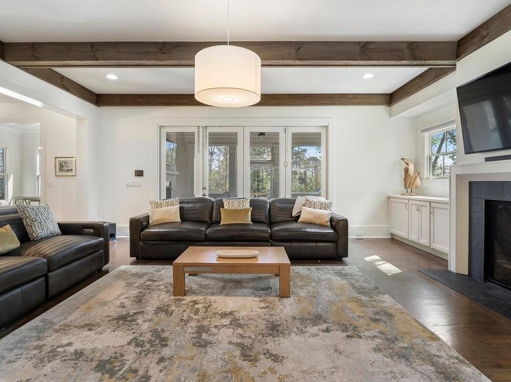 3931 Sheldon Dr, Atlanta GA  30342-4211 exterior