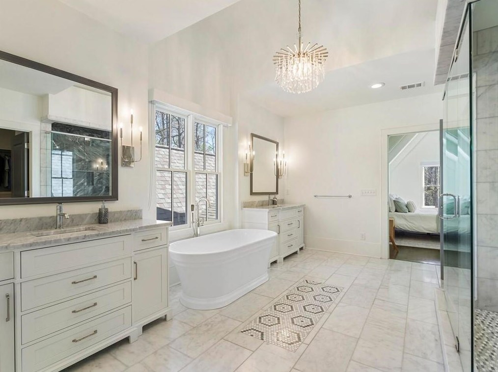 3931 Sheldon Dr, Atlanta GA  30342-4211 exterior