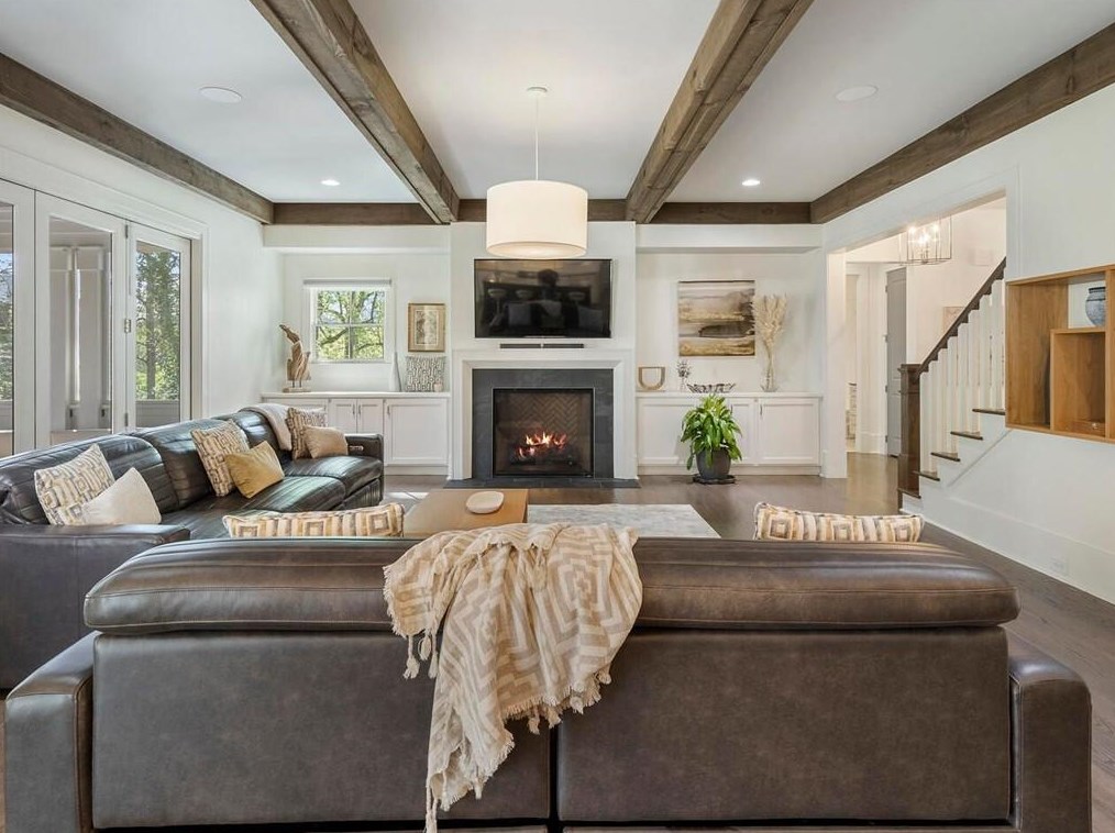 3931 Sheldon Dr, Atlanta GA  30342-4211 exterior