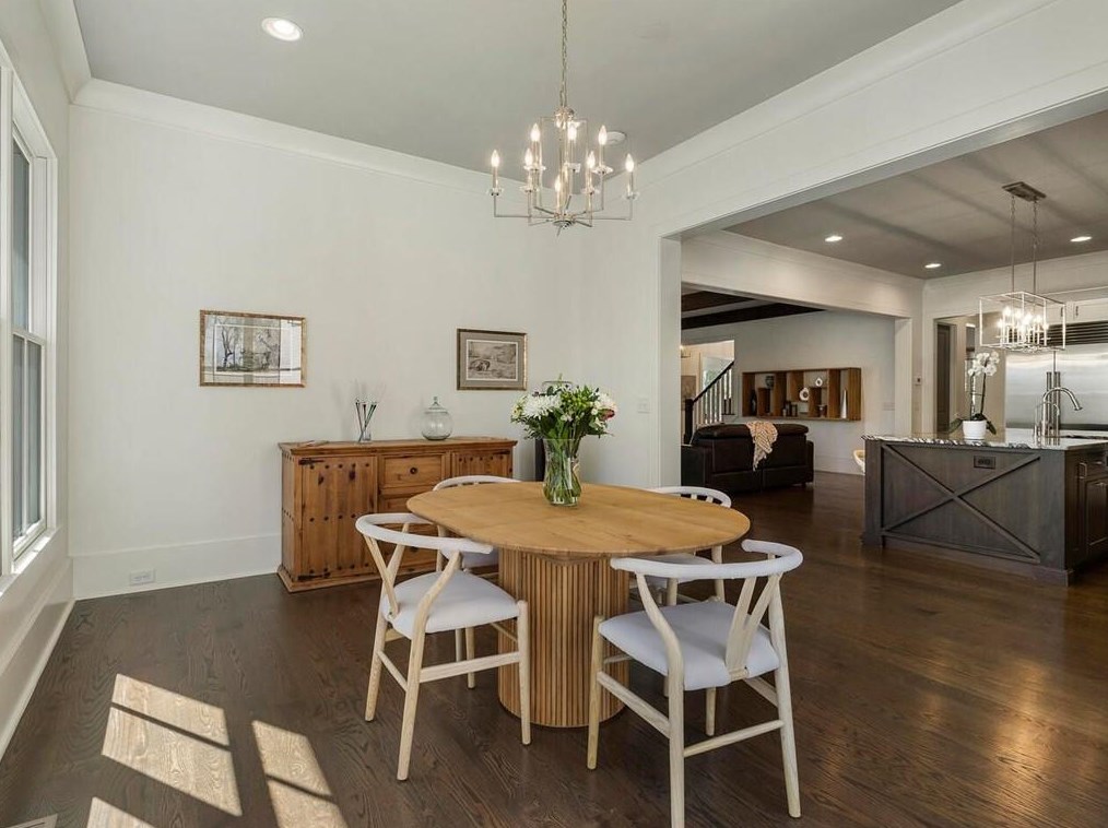 3931 Sheldon Dr, Atlanta GA  30342-4211 exterior