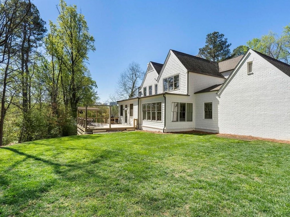 3931 Sheldon Dr, Atlanta GA  30342-4211 exterior