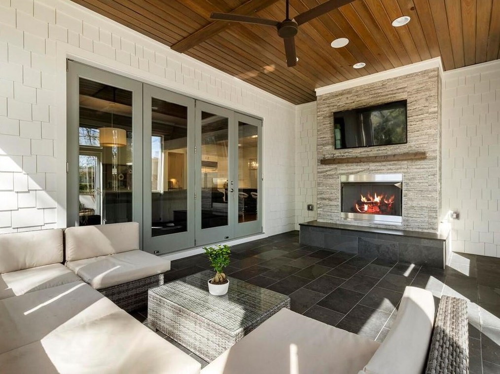 3931 Sheldon Dr, Atlanta GA  30342-4211 exterior