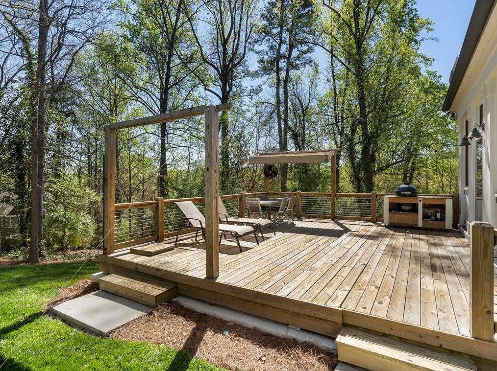 3931 Sheldon Dr, Atlanta GA  30342-4211 exterior