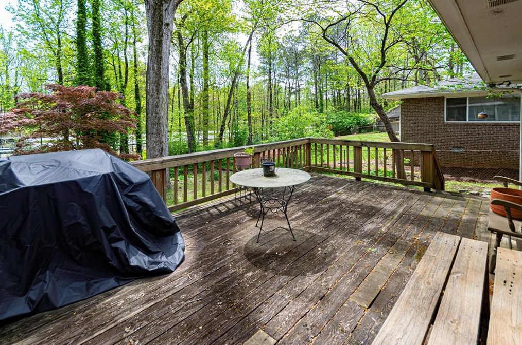 1161 Mayfield Dr, Decatur GA  30033-3332 exterior