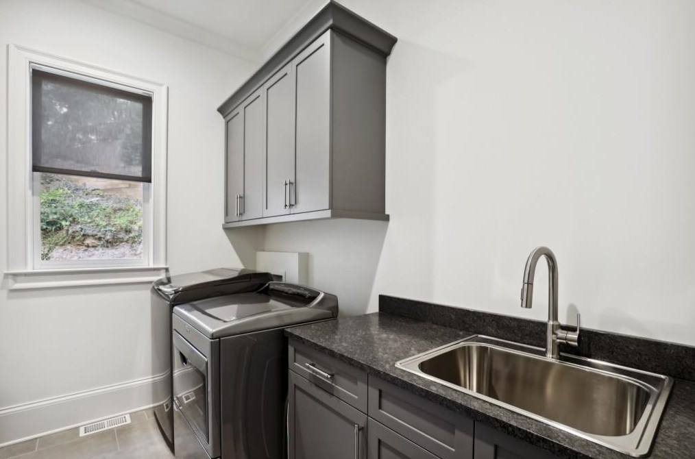 5335 Mount Vernon Pkwy, Atlanta GA  30327-4735 exterior