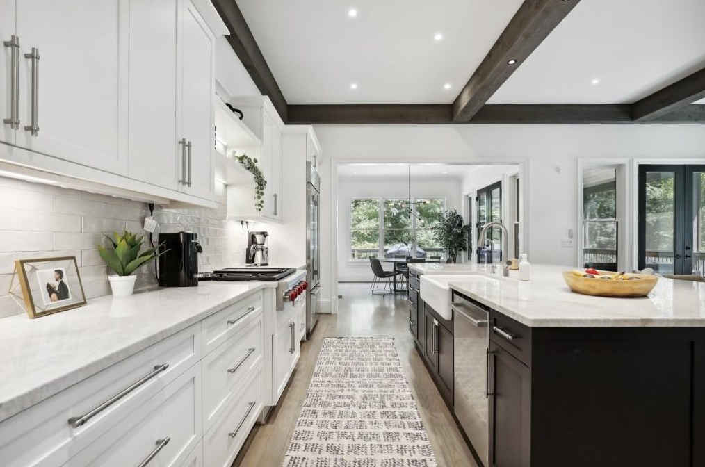 5335 Mount Vernon Pkwy, Atlanta GA  30327-4735 exterior