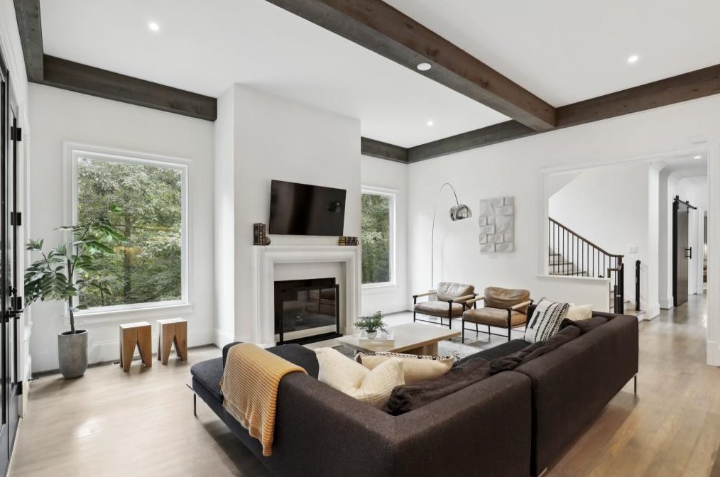 5335 Mount Vernon Pkwy, Atlanta GA  30327-4735 exterior