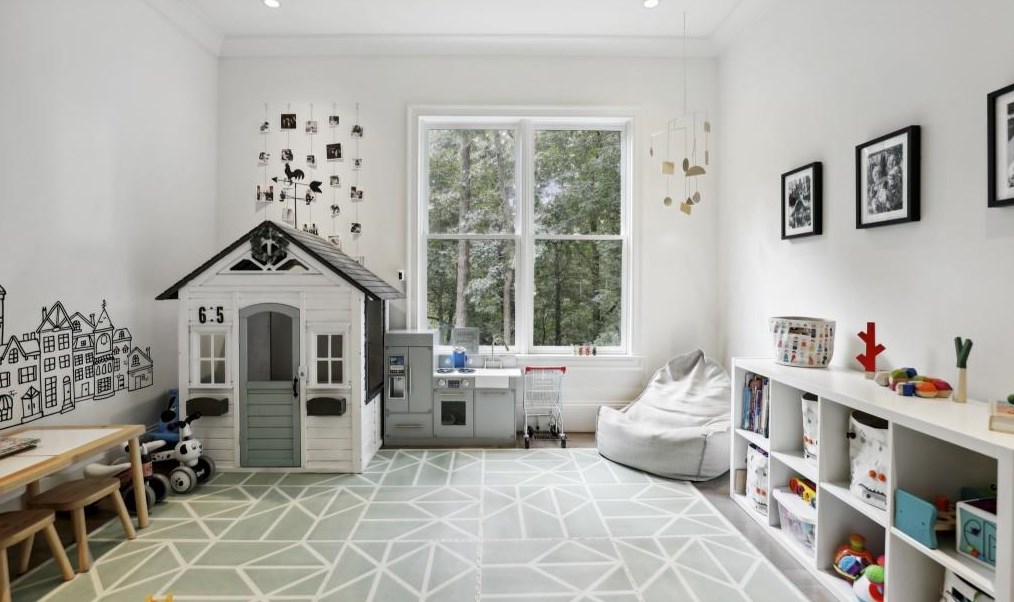 5335 Mount Vernon Pkwy, Atlanta GA  30327-4735 exterior