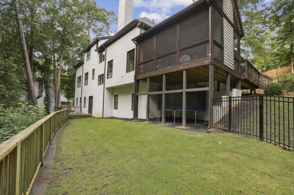 5335 Mount Vernon Pkwy, Atlanta GA  30327-4735 exterior