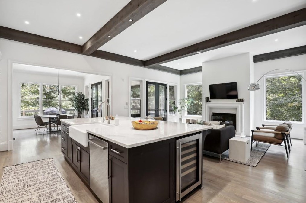 5335 Mount Vernon Pkwy, Atlanta GA  30327-4735 exterior